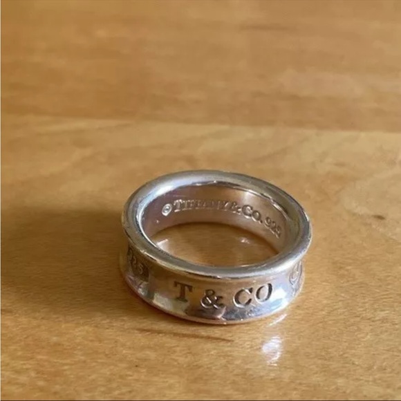 Vintage Tiffany & Co 1837 concave ring. 925 Fine Sterling Silver. Size 5